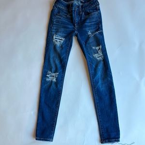EUC women’s American Eagle low rise distressed jegging